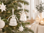 Preview: 2er Set Keramik-Anhänger Glöckchen Weiß/Schwarz – Weihnachtsdeko – Weihnachtsanhänger