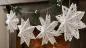 Preview: 4er Set Papier-Schneeflocken mit Magnetverschluss – Weihnachtsdeko zum Aufhängen, Fensterdeko