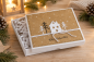 Preview: Handgemachte Weihnachts-Geschenkbox mit liebevoller Dekoration - Haus + Tannen