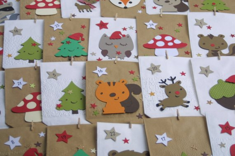 Handgemachter Adventskalender mit Waldtieren – 24 Papiertüten in Weiß & Braun