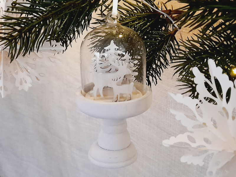 Weihnachtsanhänger Glasglocke - Rehe weiß