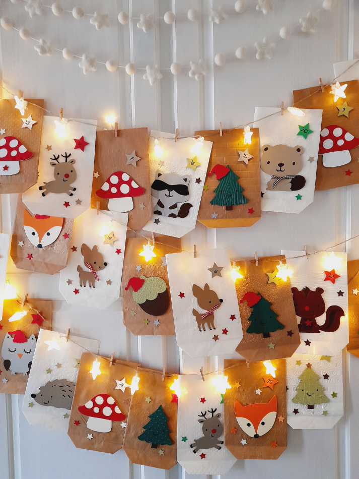 Handgemachter Adventskalender mit Waldtieren – 24 Papiertüten in Weiß & Braun