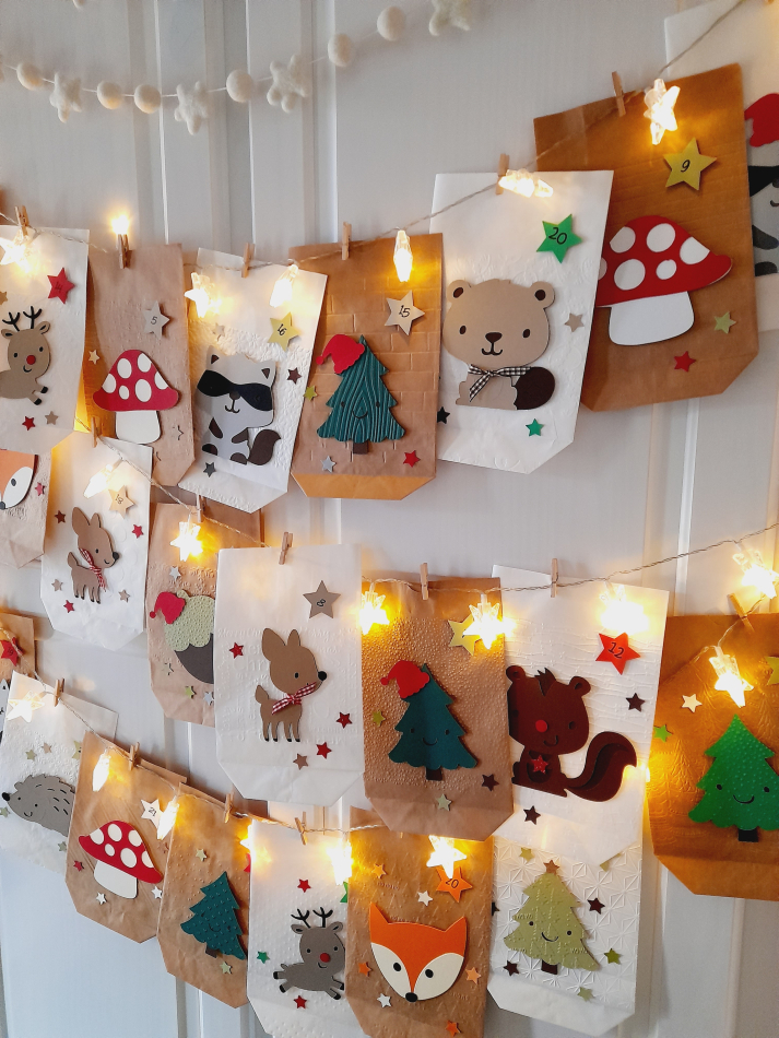 Handgemachter Adventskalender mit Waldtieren – 24 Papiertüten in Weiß & Braun