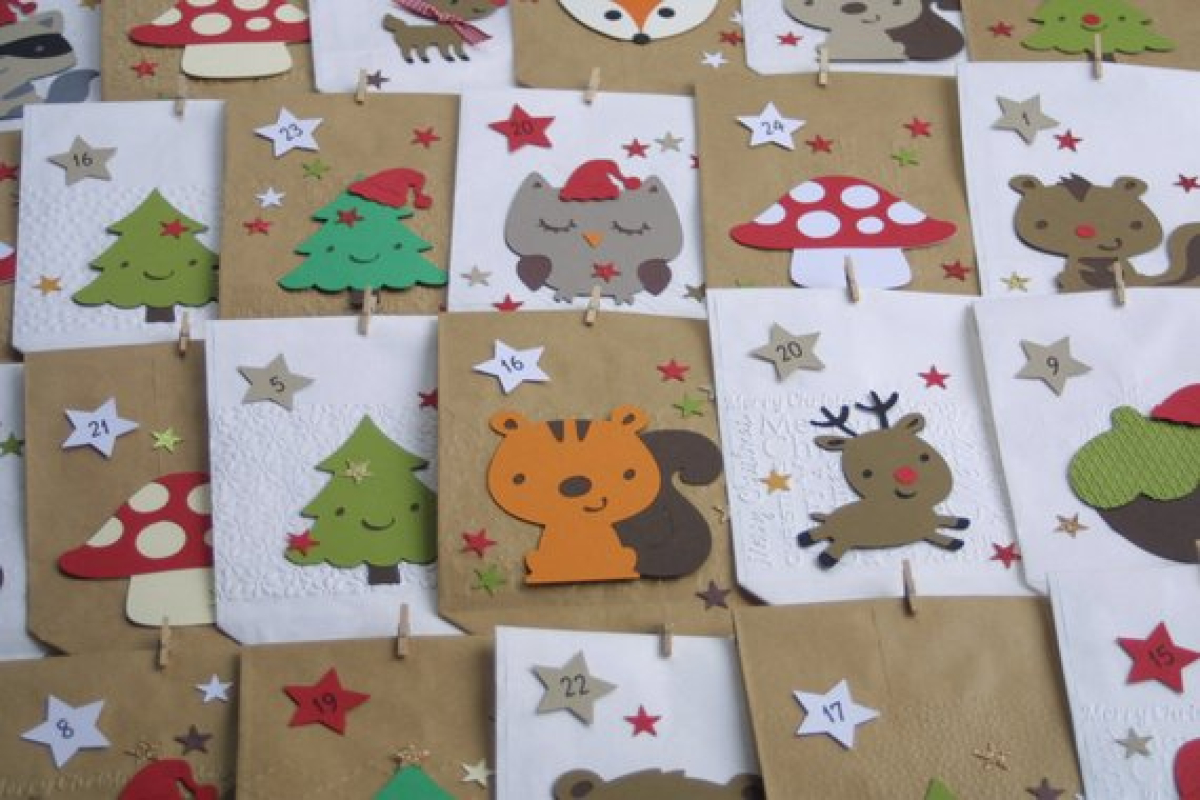Handgemachter Adventskalender mit Waldtieren – 24 Papiertüten in Weiß & Braun