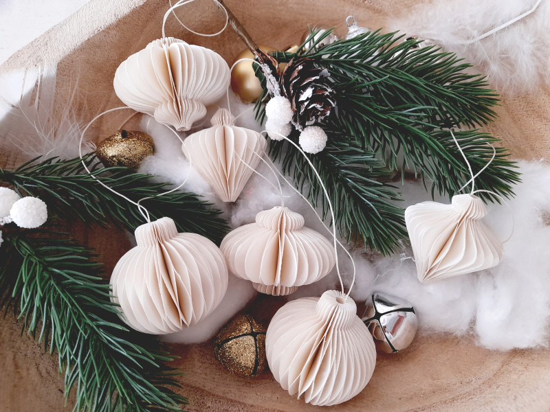 Papier-Weihnachtsornamente – Deko im Skandi-Stil